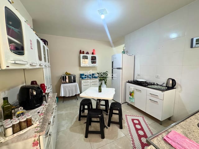 Casa 2 quartos e 3 banheiros, à venda, no bairro Vila Operária 2 em Apucarana