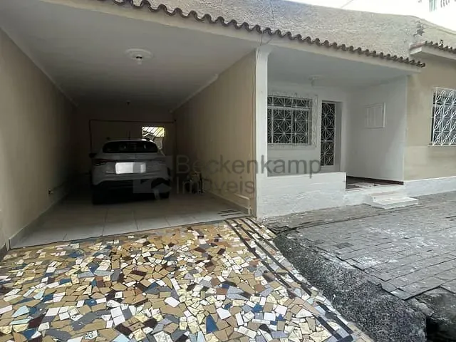 Casa 3 quartos e 2 banheiros, para alugar, no bairro Jardim Amália em Volta Redonda