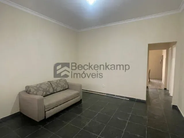 Casa 3 quartos e 2 banheiros, para alugar, no bairro Jardim Amália em Volta Redonda