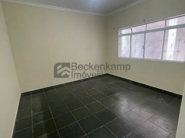Casa 3 quartos e 2 banheiros, para alugar, no bairro Jardim Amália em Volta Redonda