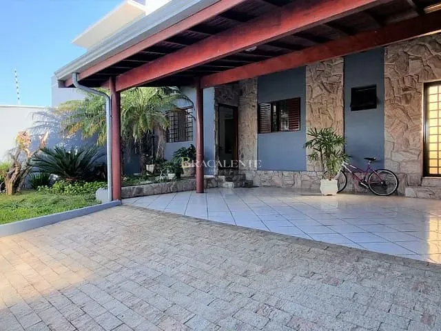 Casa com 300m² 3 quartos e 2 banheiros, à venda, no bairro Loteamento Residencial Fonte Nova em Valinhos
