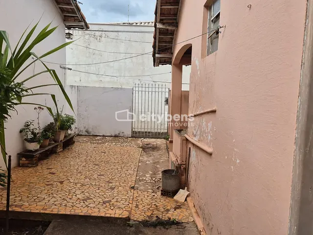 Casa com 330m², à venda, no bairro Higienópolis em Araçatuba