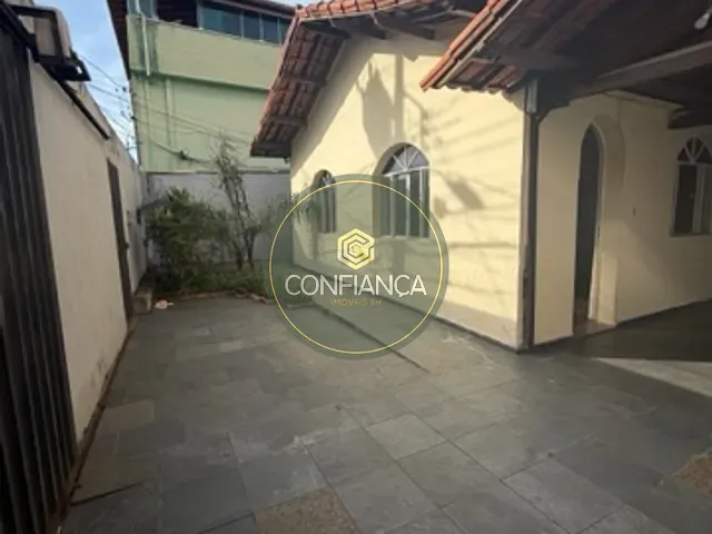 Casa 3 quartos e 2 banheiros, à venda, no bairro Santa Cruz em Belo Horizonte