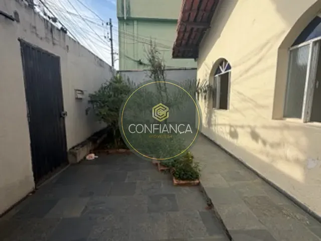 Casa 3 quartos e 2 banheiros, à venda, no bairro Santa Cruz em Belo Horizonte