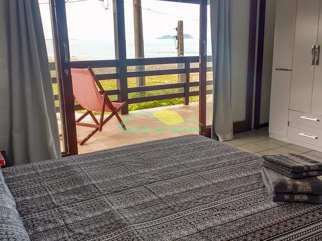 Casa 3 quartos e 2 banheiros, à venda, no bairro Armação do Pântano do Sul em Florianópolis