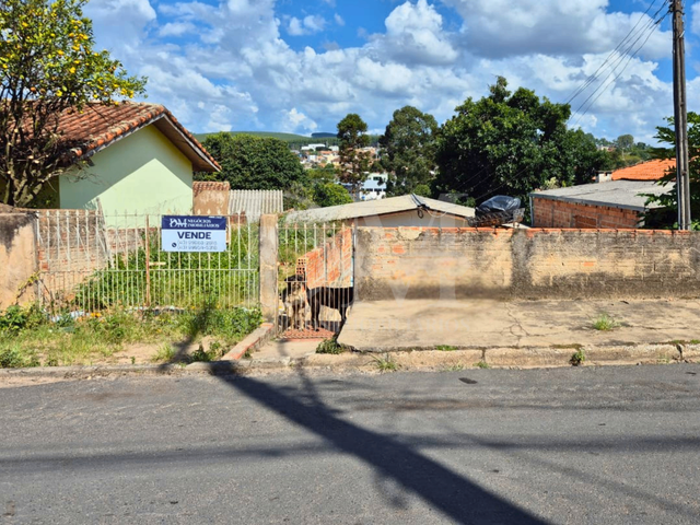 Casa com 300m² 2 quartos e 1 banheiro, à venda, no bairro Fluviópolis em Jaguariaíva