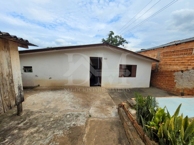 Casa com 300m² 2 quartos e 1 banheiro, à venda, no bairro Fluviópolis em Jaguariaíva