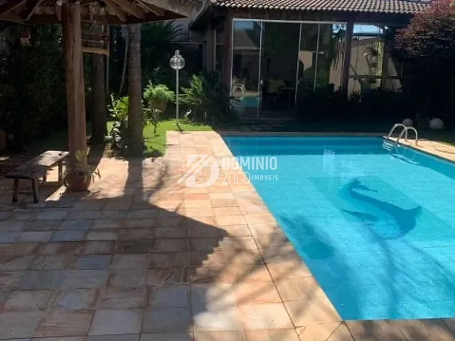 Casa com 558m² 4 quartos e 4 banheiros, à venda, no bairro Conjunto Frei Eugênio em Uberaba
