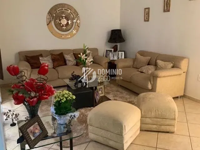 Casa com 558m² 4 quartos e 4 banheiros, à venda, no bairro Conjunto Frei Eugênio em Uberaba