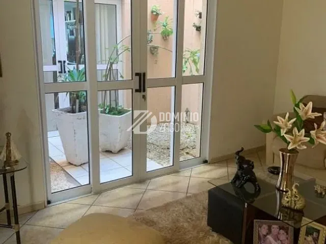 Casa com 558m² 4 quartos e 4 banheiros, à venda, no bairro Conjunto Frei Eugênio em Uberaba