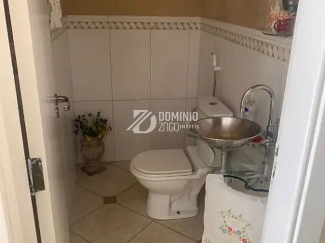 Casa com 558m² 4 quartos e 4 banheiros, à venda, no bairro Conjunto Frei Eugênio em Uberaba