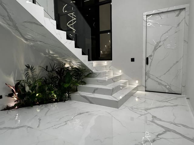 Casa com 317m² 5 quartos e 7 banheiros, à venda, no bairro Conjunto Habitacional Alexandre Urbanas em Londrina