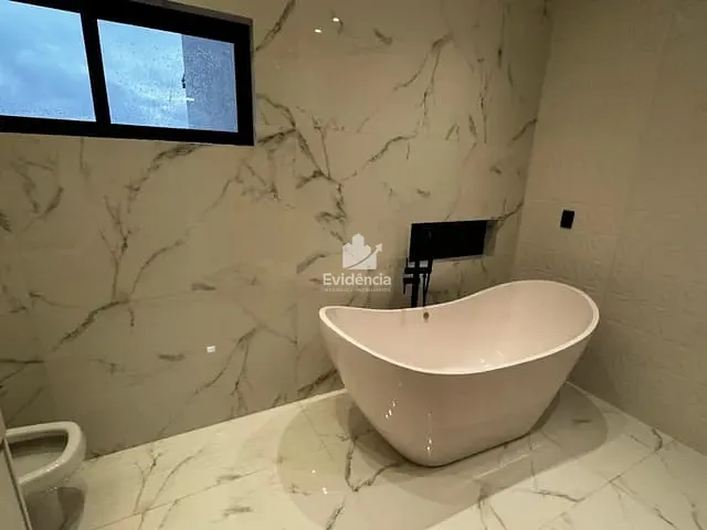 Casa com 317m² 5 quartos e 7 banheiros, à venda, no bairro Conjunto Habitacional Alexandre Urbanas em Londrina