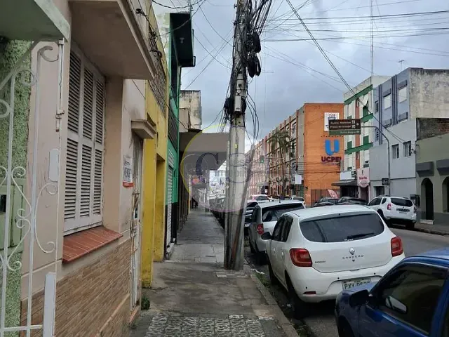 Casa 3 quartos e 1 banheiro, à venda, no bairro Centro em Pelotas