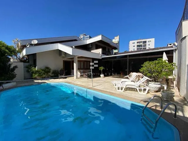 Casa 5 quartos e 5 banheiros, à venda, no bairro Centro I em Brusque