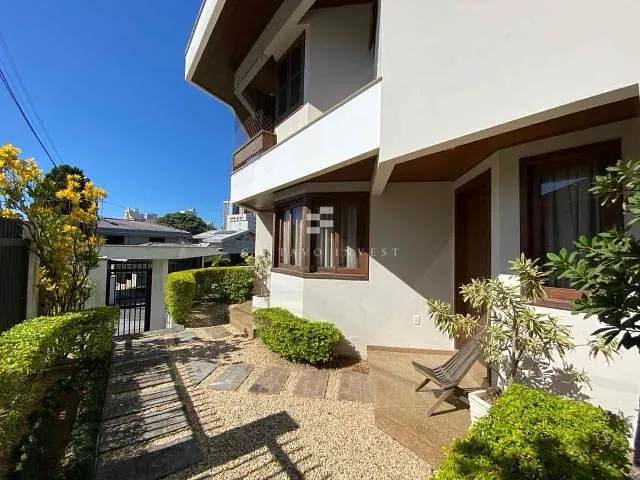 Casa 5 quartos e 5 banheiros, à venda, no bairro Centro I em Brusque