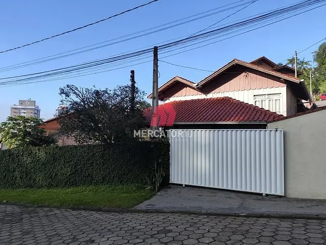 Casa 4 quartos e 2 banheiros, à venda, no bairro Escola Agrícola em Blumenau