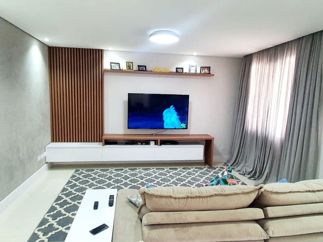 Casa com 450m² 3 quartos e 2 banheiros, à venda, no bairro Rainha em Louveira