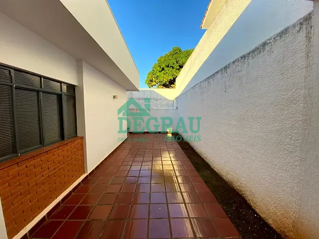 Casa 3 quartos e 2 banheiros, para alugar, no bairro Jardim Ferrari em Itapeva