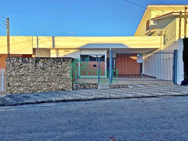 Casa 3 quartos e 2 banheiros, para alugar, no bairro Jardim Ferrari em Itapeva