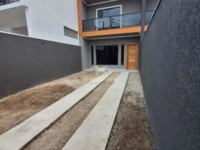 Casa 3 quartos e 2 banheiros, à venda, no bairro Pinheirinho em Curitiba