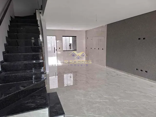 Casa 3 quartos e 2 banheiros, à venda, no bairro Pinheirinho em Curitiba