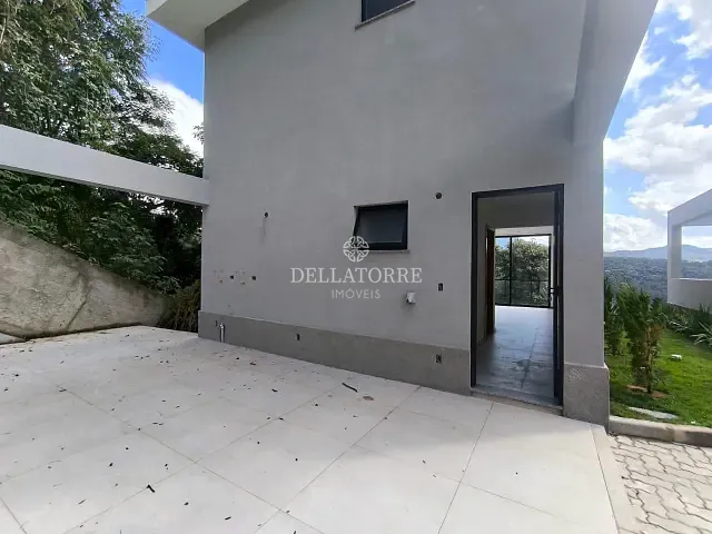 Casa com 136m² 3 quartos e 3 banheiros, à venda, no bairro Golfe em Teresópolis