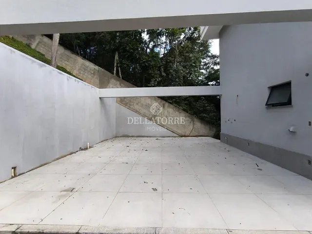 Casa com 136m² 3 quartos e 3 banheiros, à venda, no bairro Golfe em Teresópolis