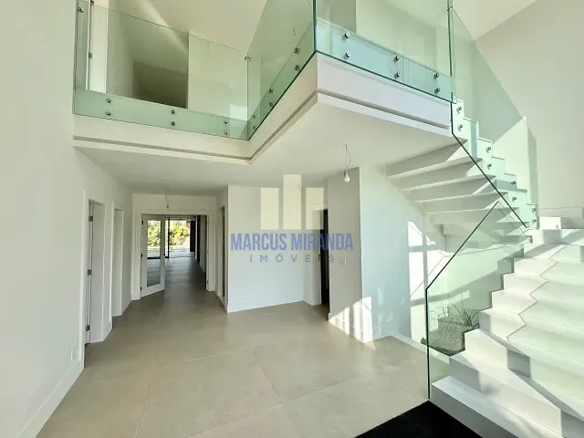 Casa com 800m² 5 quartos e 8 banheiros, à venda, no bairro Barra da Tijuca em Rio de Janeiro