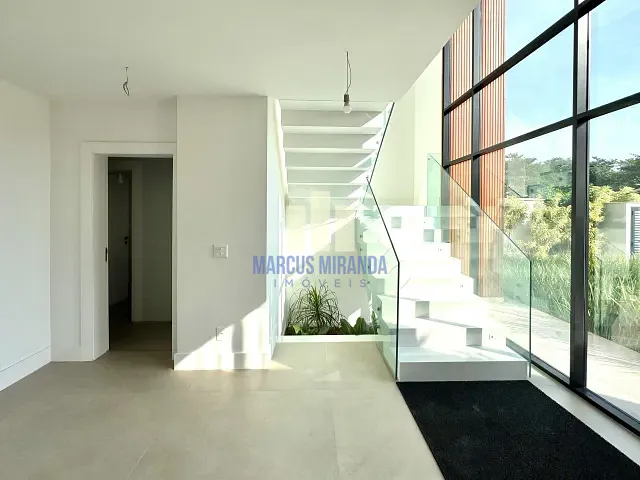 Casa com 800m² 5 quartos e 8 banheiros, à venda, no bairro Barra da Tijuca em Rio de Janeiro
