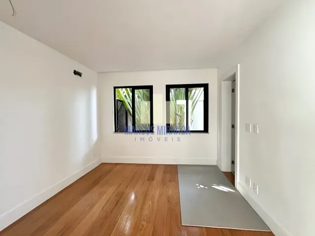Casa com 800m² 5 quartos e 8 banheiros, à venda, no bairro Barra da Tijuca em Rio de Janeiro