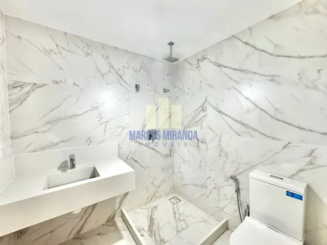 Casa com 800m² 5 quartos e 8 banheiros, à venda, no bairro Barra da Tijuca em Rio de Janeiro