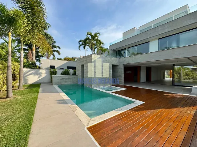 Casa com 800m² 5 quartos e 8 banheiros, à venda, no bairro Barra da Tijuca em Rio de Janeiro