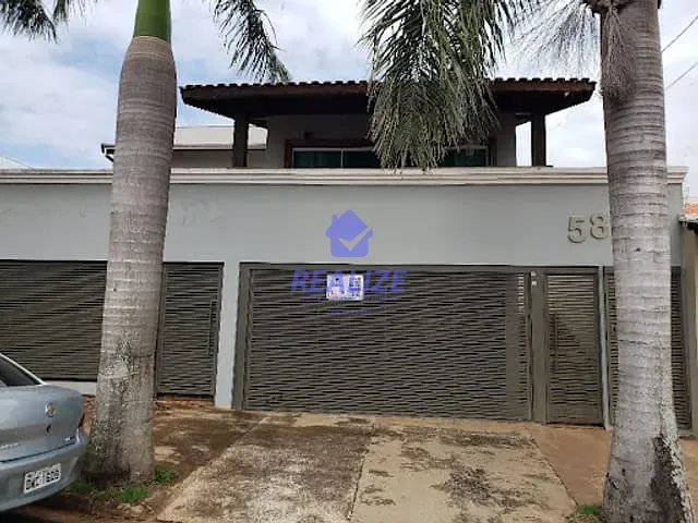 Casa com 360m² 5 quartos e 3 banheiros, à venda, no bairro Parque Residencial Nazare em Botucatu