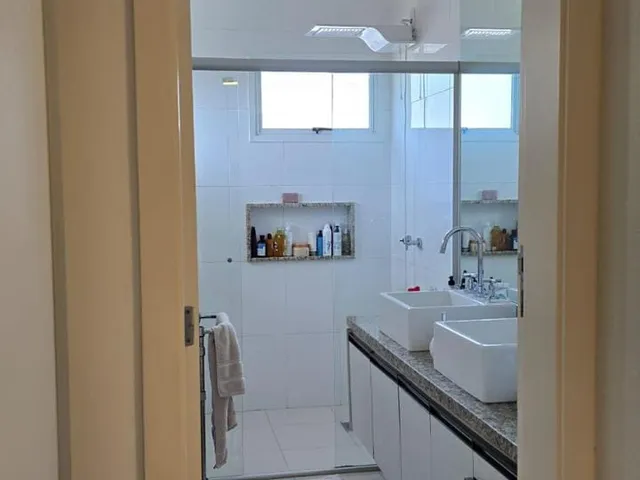 Casa com 374m² 3 quartos e 4 banheiros, para alugar, no bairro Esperança em Londrina