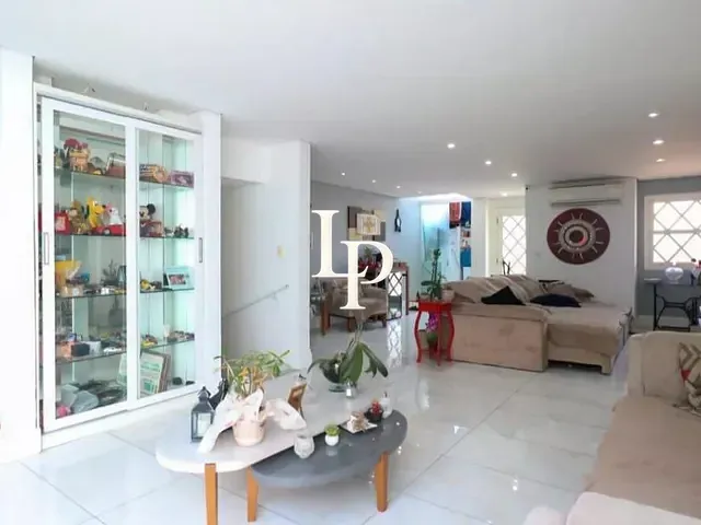 Casa com 264m² 3 quartos e 1 banheiro, à venda, no bairro Mauá em São Caetano do Sul