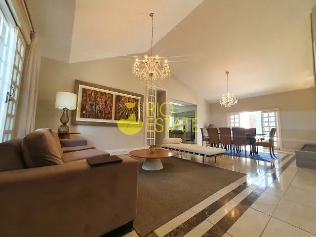 Casa com 820m² 4 quartos e 5 banheiros, à venda, no bairro Jardim Amália em Volta Redonda