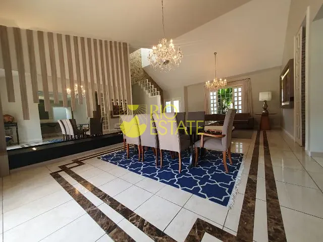 Casa com 820m² 4 quartos e 5 banheiros, à venda, no bairro Jardim Amália em Volta Redonda