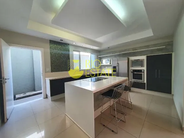 Casa com 820m² 4 quartos e 5 banheiros, à venda, no bairro Jardim Amália em Volta Redonda