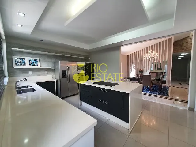 Casa com 820m² 4 quartos e 5 banheiros, à venda, no bairro Jardim Amália em Volta Redonda