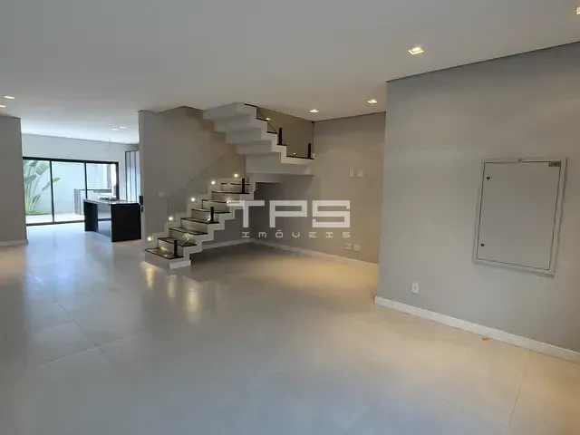 Casa 3 quartos e 4 banheiros, à venda, no bairro Pedregulho em Guaratinguetá