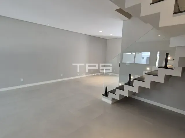Casa 3 quartos e 4 banheiros, à venda, no bairro Pedregulho em Guaratinguetá