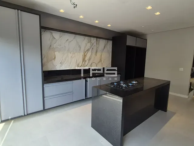 Casa 3 quartos e 4 banheiros, à venda, no bairro Pedregulho em Guaratinguetá