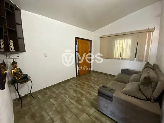 Casa com 300m² 4 quartos e 2 banheiros, à venda, no bairro Vila Estância em Araxá
