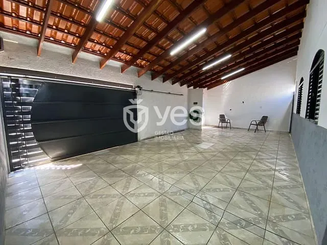 Casa com 300m² 4 quartos e 2 banheiros, à venda, no bairro Vila Estância em Araxá