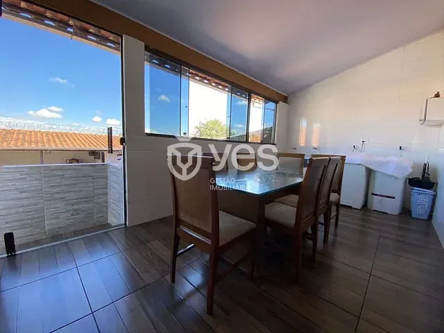 Casa com 300m² 4 quartos e 2 banheiros, à venda, no bairro Vila Estância em Araxá