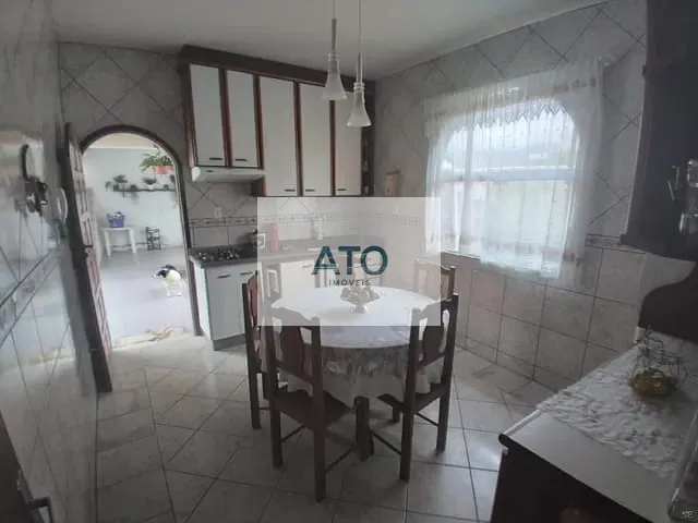 Casa com 516m² 4 quartos e 4 banheiros, à venda, no bairro Centro em Canelinha
