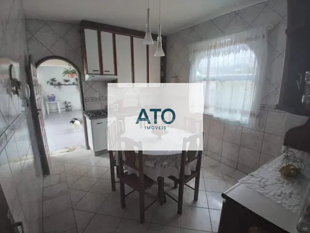 Casa com 516m² 4 quartos e 4 banheiros, à venda, no bairro Centro em Canelinha