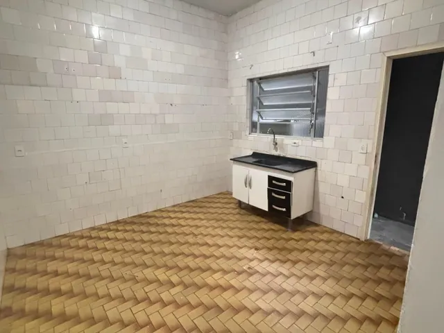 Casa 1 quarto e 1 banheiro, para alugar, no bairro Parque Erasmo Assunção em Santo André
