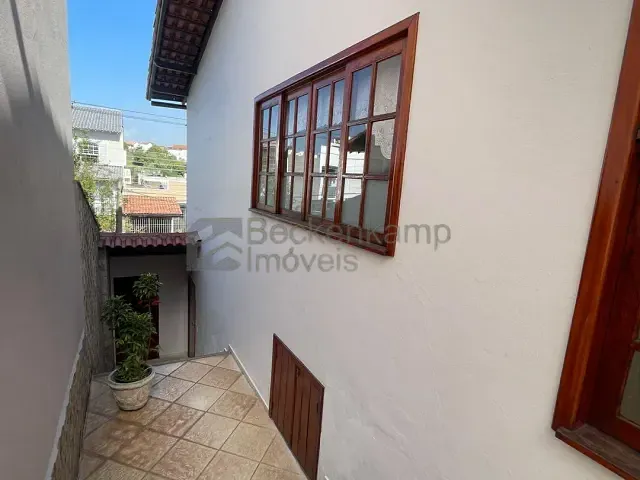 Casa 4 quartos e 3 banheiros, à venda ou para alugar, no bairro Jardim Amália em Volta Redonda